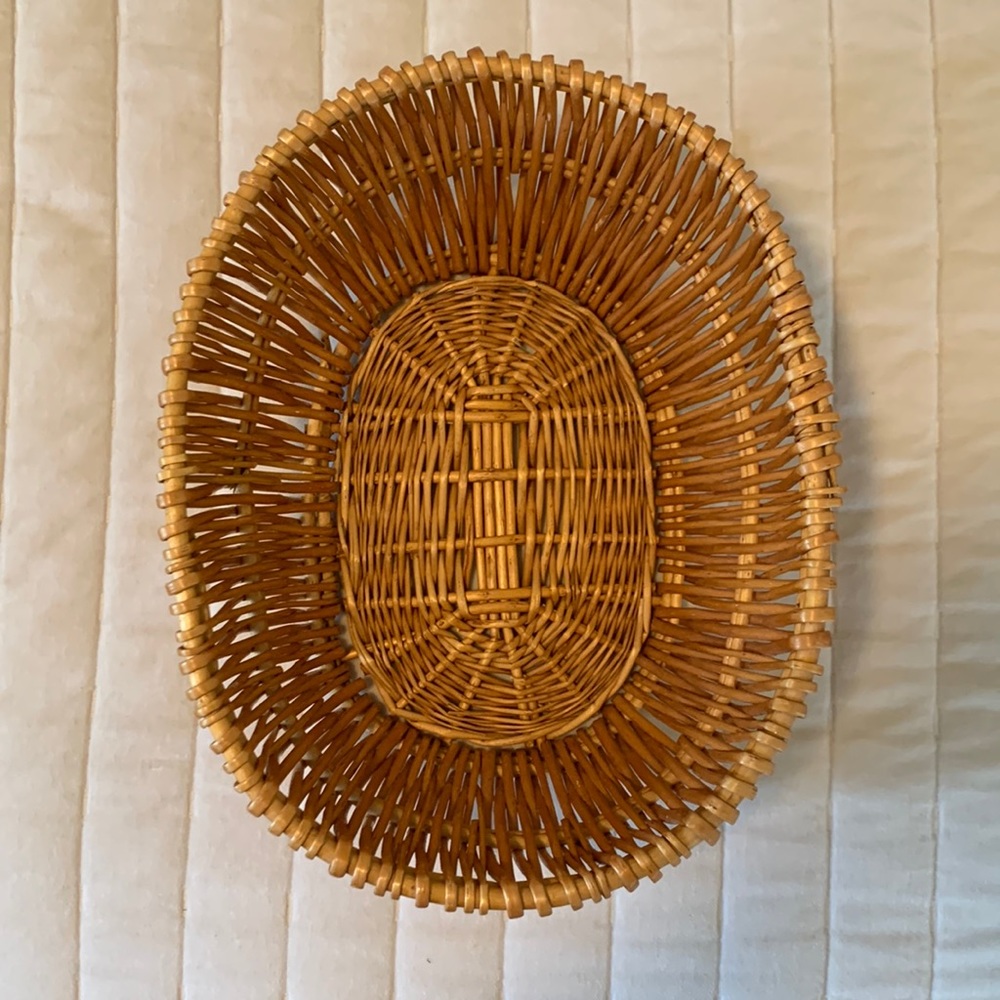 Woven basket, like new, great for cute storage